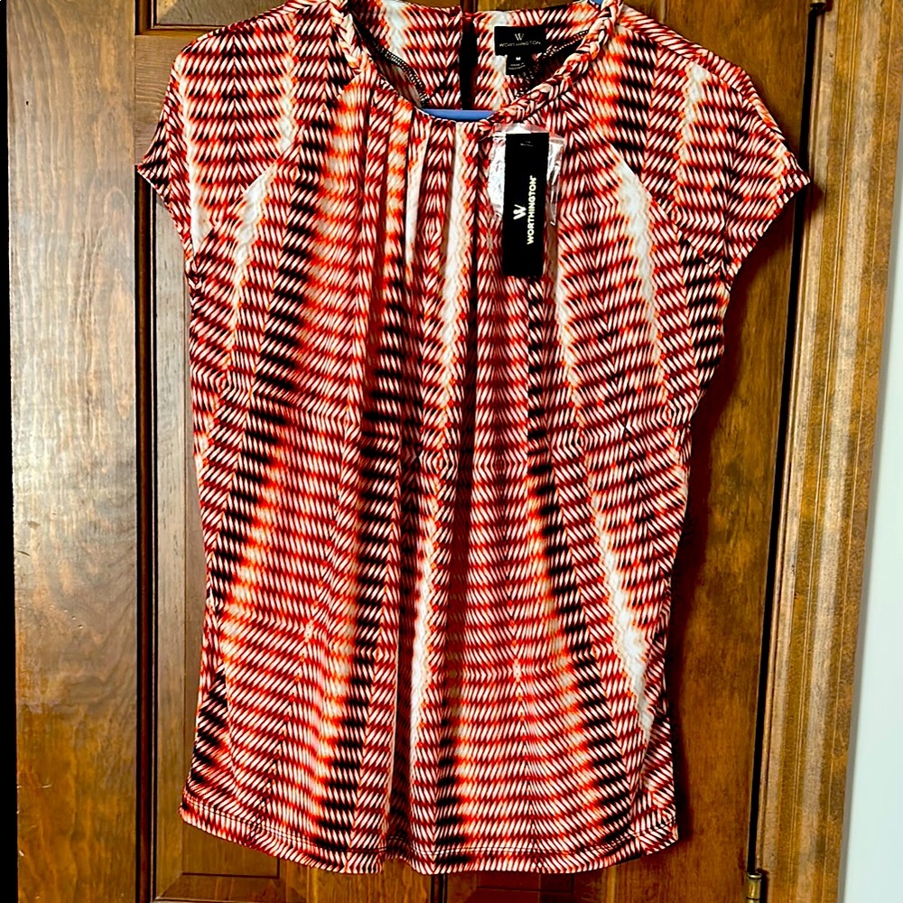 NWT Worthington Red, White, and Black Pleated Cap Sleeve Blouse. Women’s Medium.